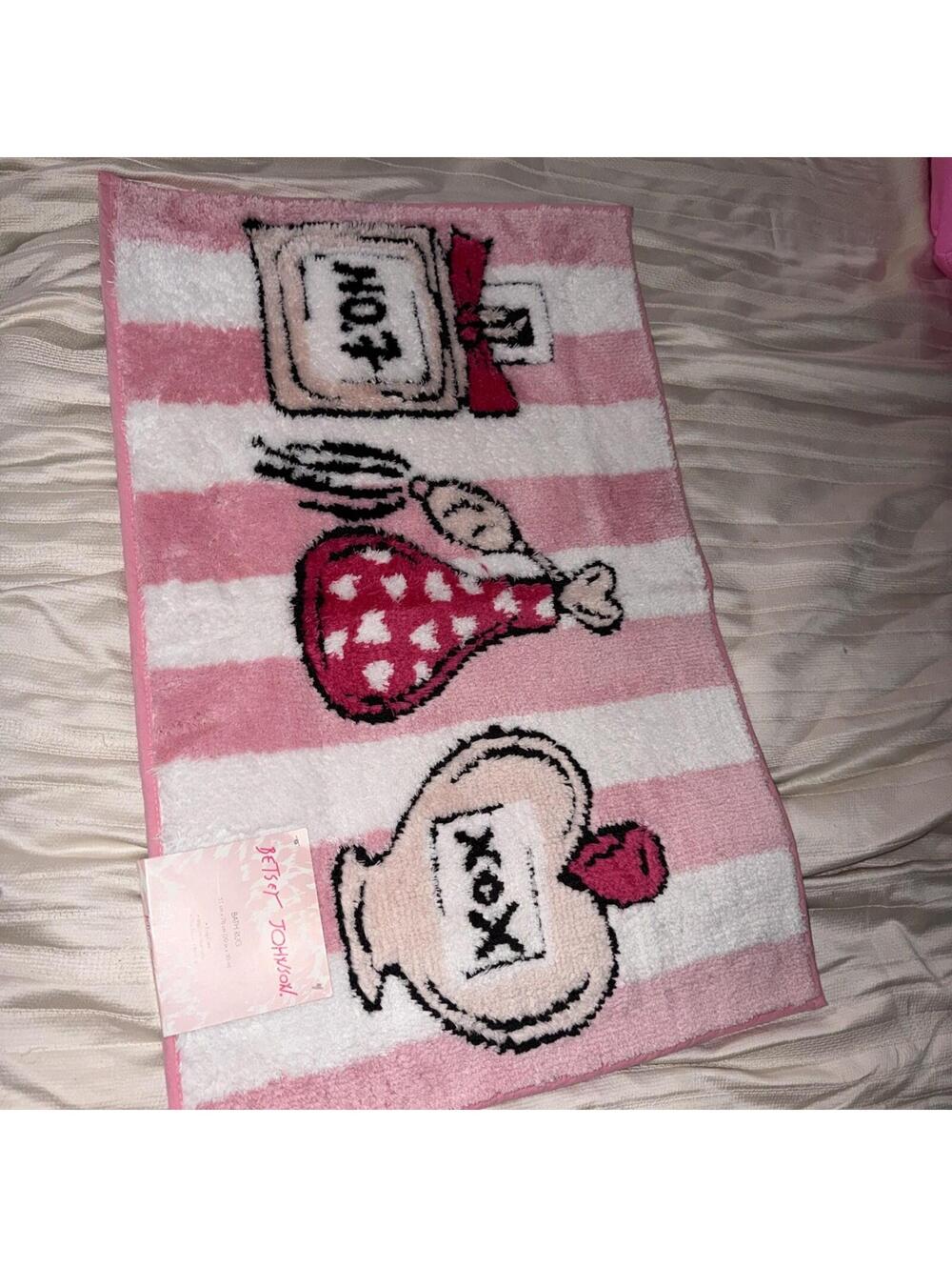 Betsey Johnson XOX Bath Rug Pink Hearts Perfume Glam Y2K McBling 20x30 NWT
